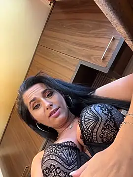 Hotmomcheckk_ webcam