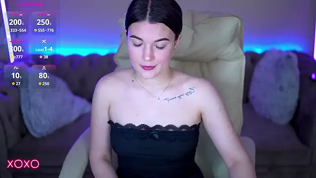 YourLolaBunny webcam