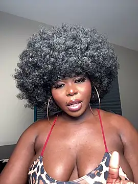 WomanNextdoor1 webcam