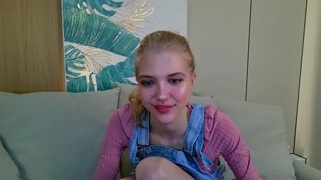 4example_Chloe webcam