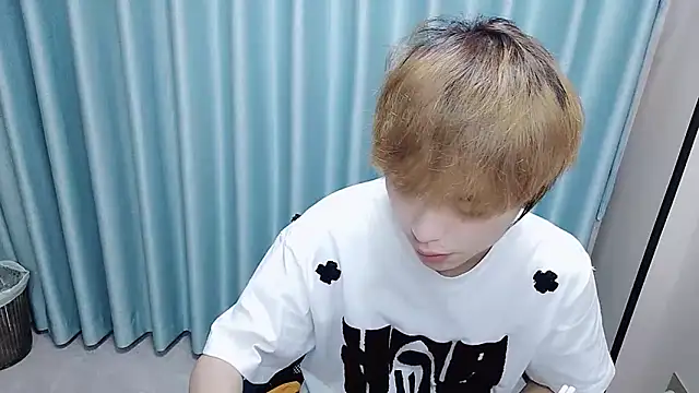 w5206t (M twink) - 二十个俯卧撑