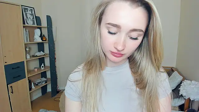 VioletteClaire webcam