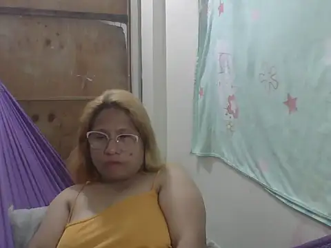 PinayChristine webcam