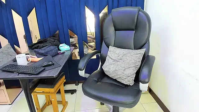 Aisha_hotts777 webcam