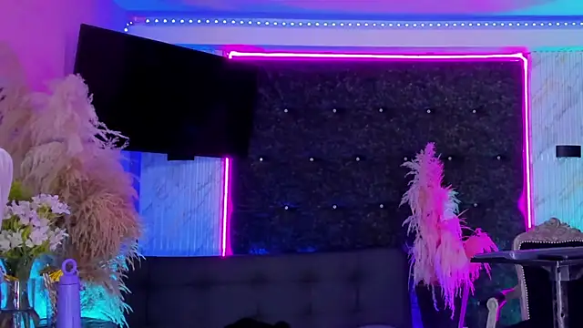 Queens_Wonders_Blonders webcam