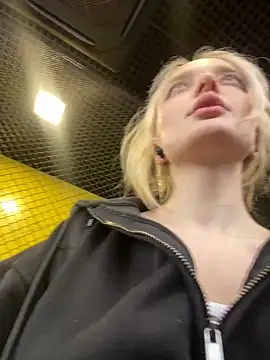 aka_Blonde webcam
