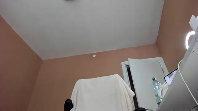 KaylaLaine live sex cam