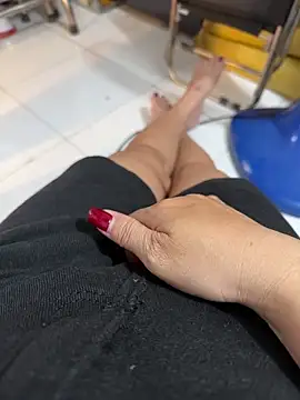 mores1_squirt - Mores1_Squirt's free webcam - UK Sex Cams