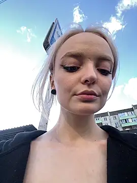 aka_Blonde webcam