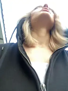aka_Blonde webcam
