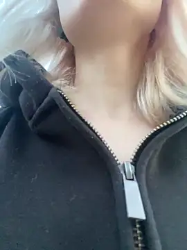 aka_Blonde webcam