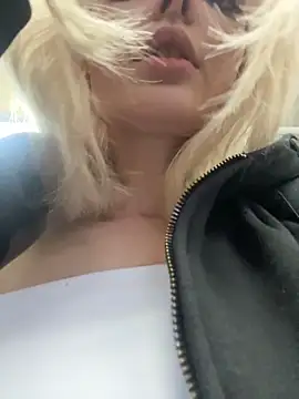 aka_Blonde webcam