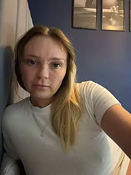 Webcam Model (Sky25x)  is live.Free join now!