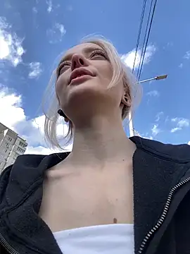 aka_Blonde webcam