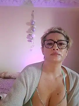 Webcam Model (LunaBlaise)  is live.Free join now!