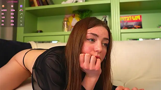 lindafarm (F teen) - suck nipples