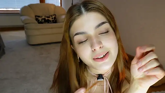 eva_zill (F teen) - Take my top off + drool on my nipples