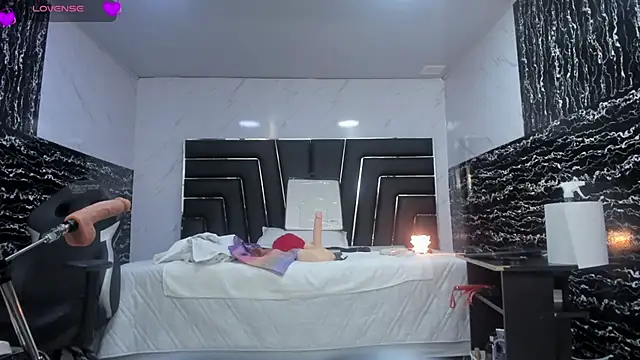 Ladyy_Scarlett webcam