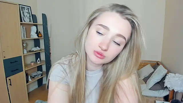 VioletteClaire webcam