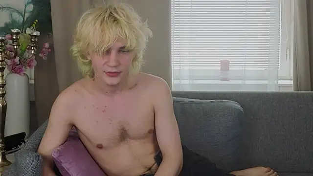 jamemilann (M twink) - Stroking my dick through panties