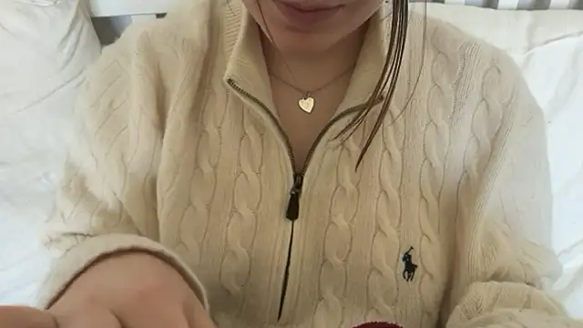 Lucyschickt live sex cam