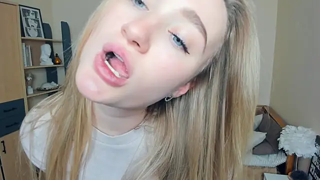 VioletteClaire webcam