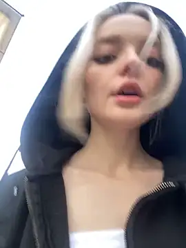 aka_Blonde webcam