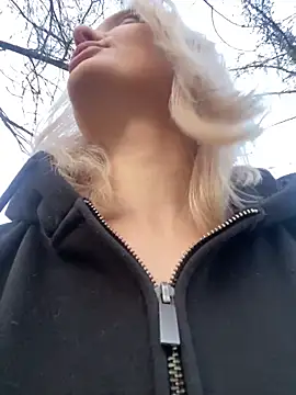 aka_Blonde webcam