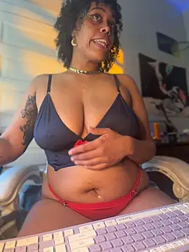 Lunalovesyou8 webcam