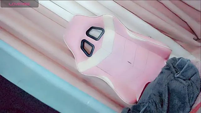 Amomentoflust99's room