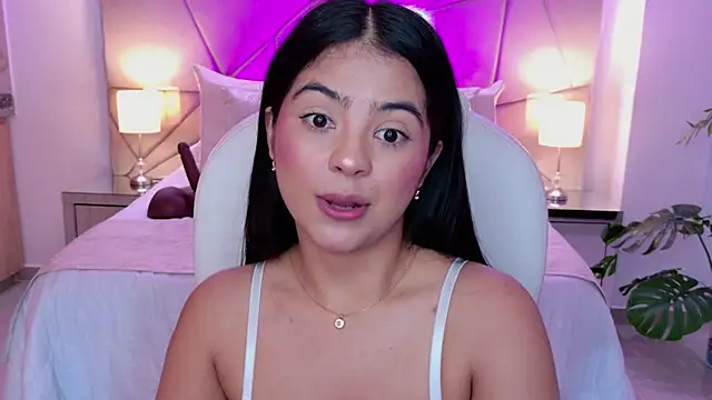 Layla_Breezee webcam