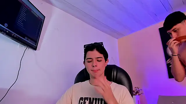 HotThreesoome webcam