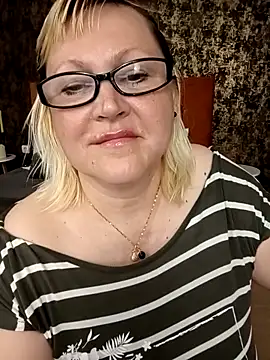 i_amveronicle (F mature) - Show boobs! Mell show