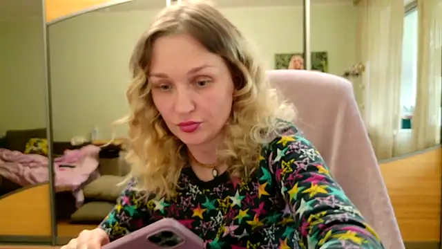 Hotty_Evochka webcam