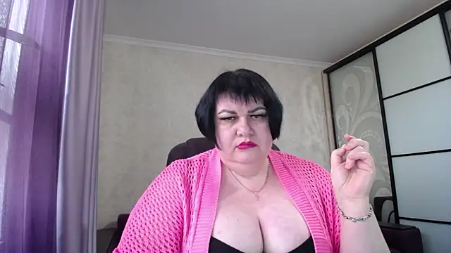 AlluringCurves webcam