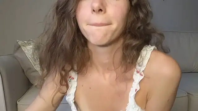 you_desire (F young) - 3 fingers in pussy