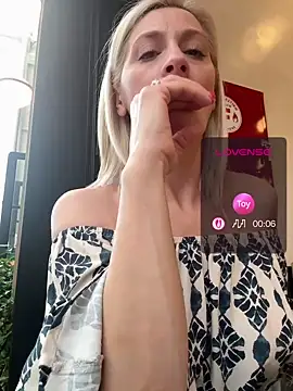 HOTLadyluna live sex cam