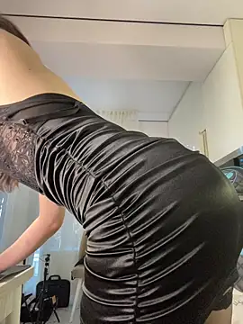 CurlyLara live sex cam