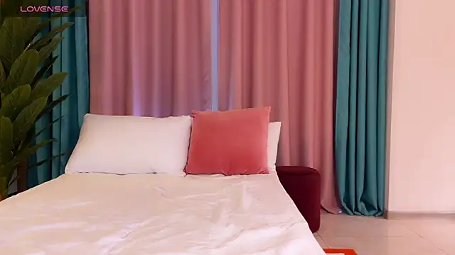 UrGoddessJenny webcam