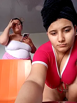 Sara_y_Amy webcam
