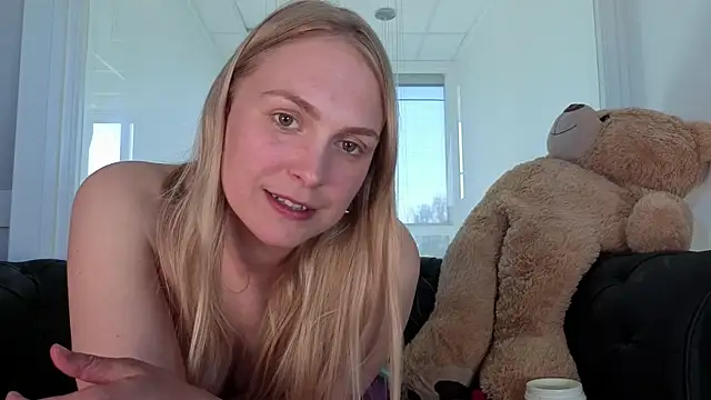 siswett - blonde slim live cam model from 