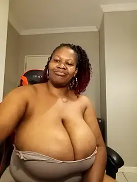 bustylisa1983 webcam