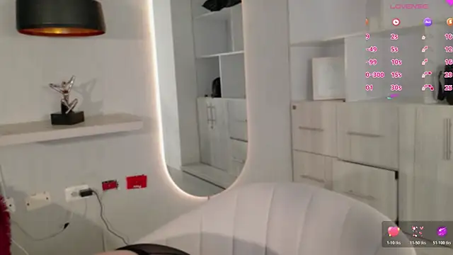 Adrianaa_gold webcam