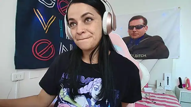 LovelyAzucena webcam