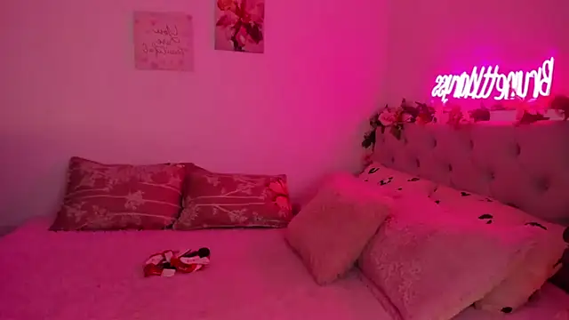 bruneettklaryss webcam