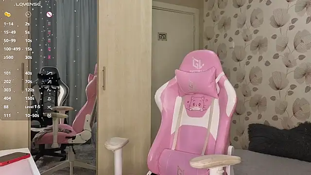 _cute_ice (Ask my age) - oil on ass