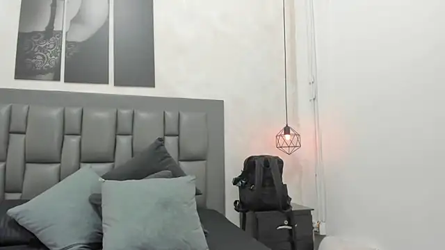 dakota_roussee webcam