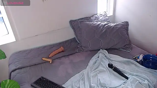 Andrea_secret_ webcam