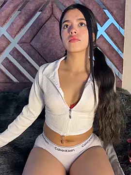 LunaMoore_Pink webcam