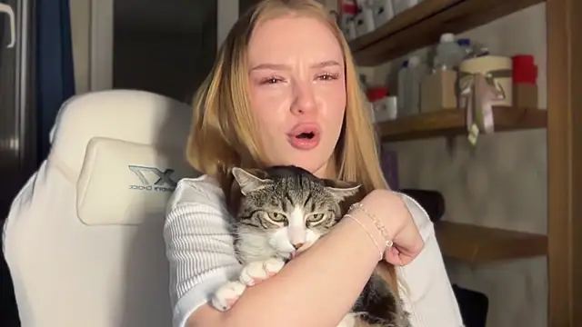 cyberl0ve_ (F young) - massage boobs close